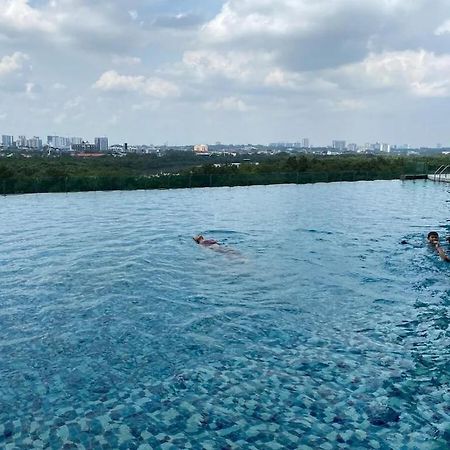 Homenest Jb City Poolview Suite By Cozy Home Johor Bahru Dış mekan fotoğraf
