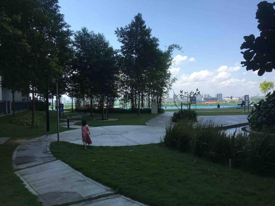 Homenest Jb City Poolview Suite By Cozy Home Johor Bahru Dış mekan fotoğraf