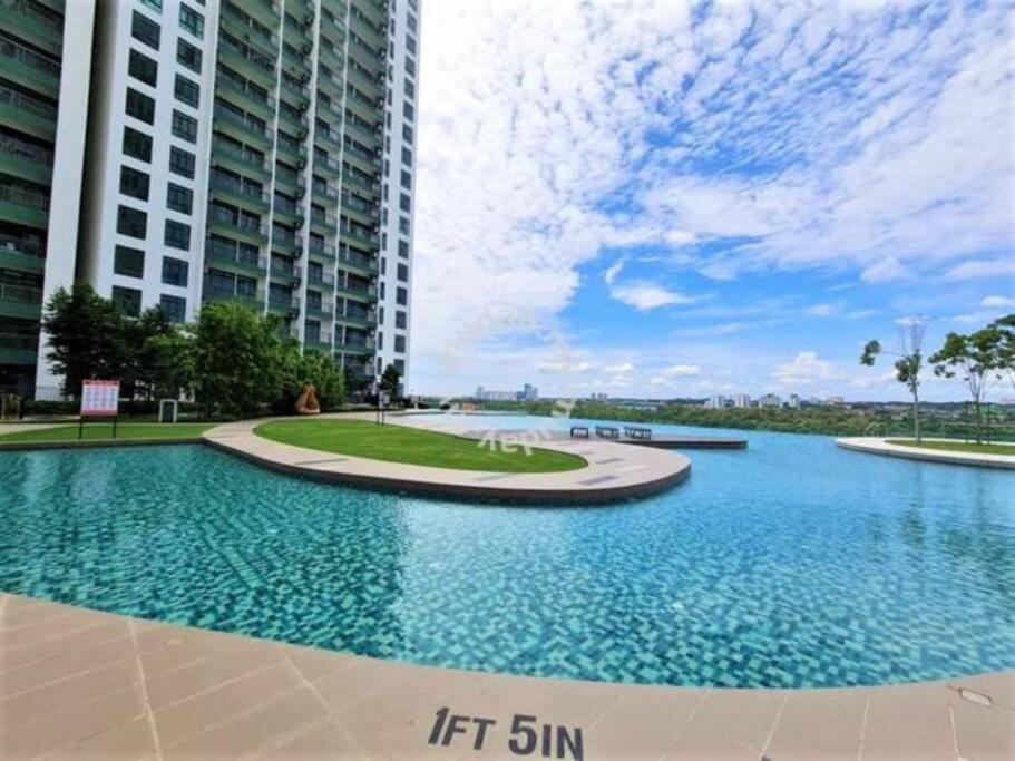 Homenest Jb City Poolview Suite By Cozy Home Johor Bahru Dış mekan fotoğraf