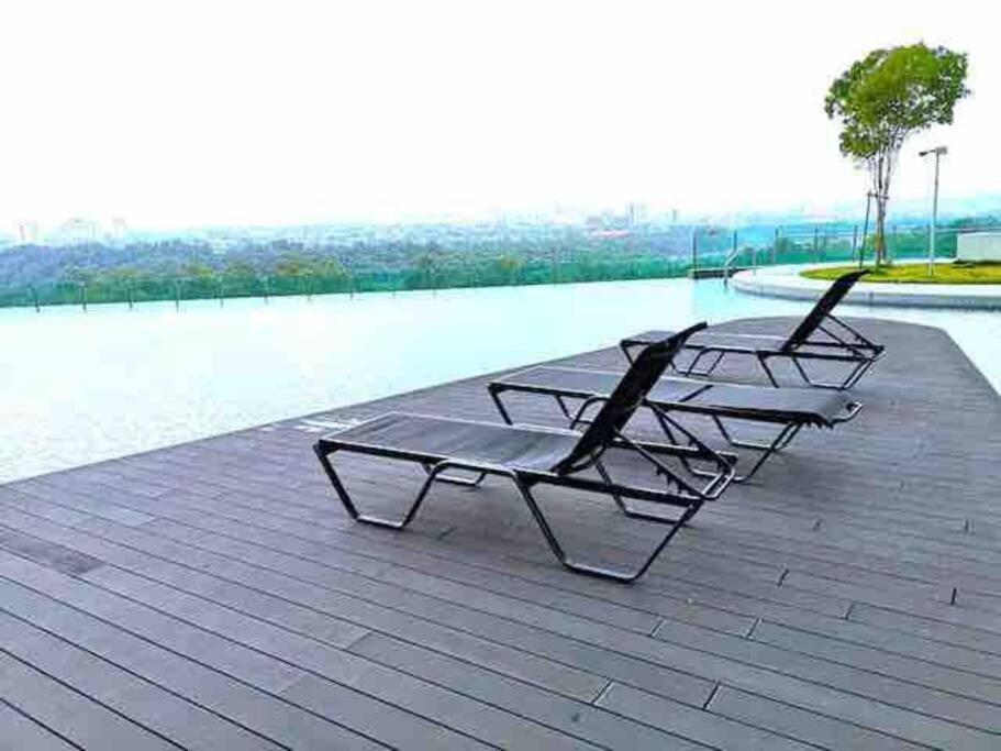 Homenest Jb City Poolview Suite By Cozy Home Johor Bahru Dış mekan fotoğraf