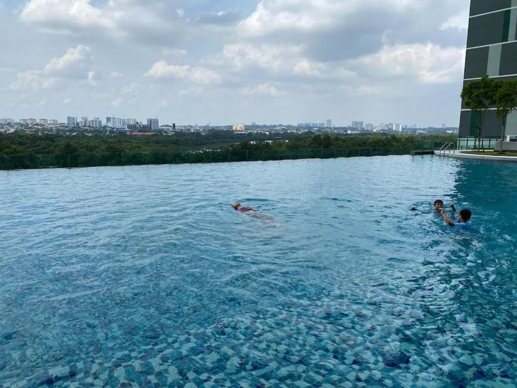 Homenest Jb City Poolview Suite By Cozy Home Johor Bahru Dış mekan fotoğraf
