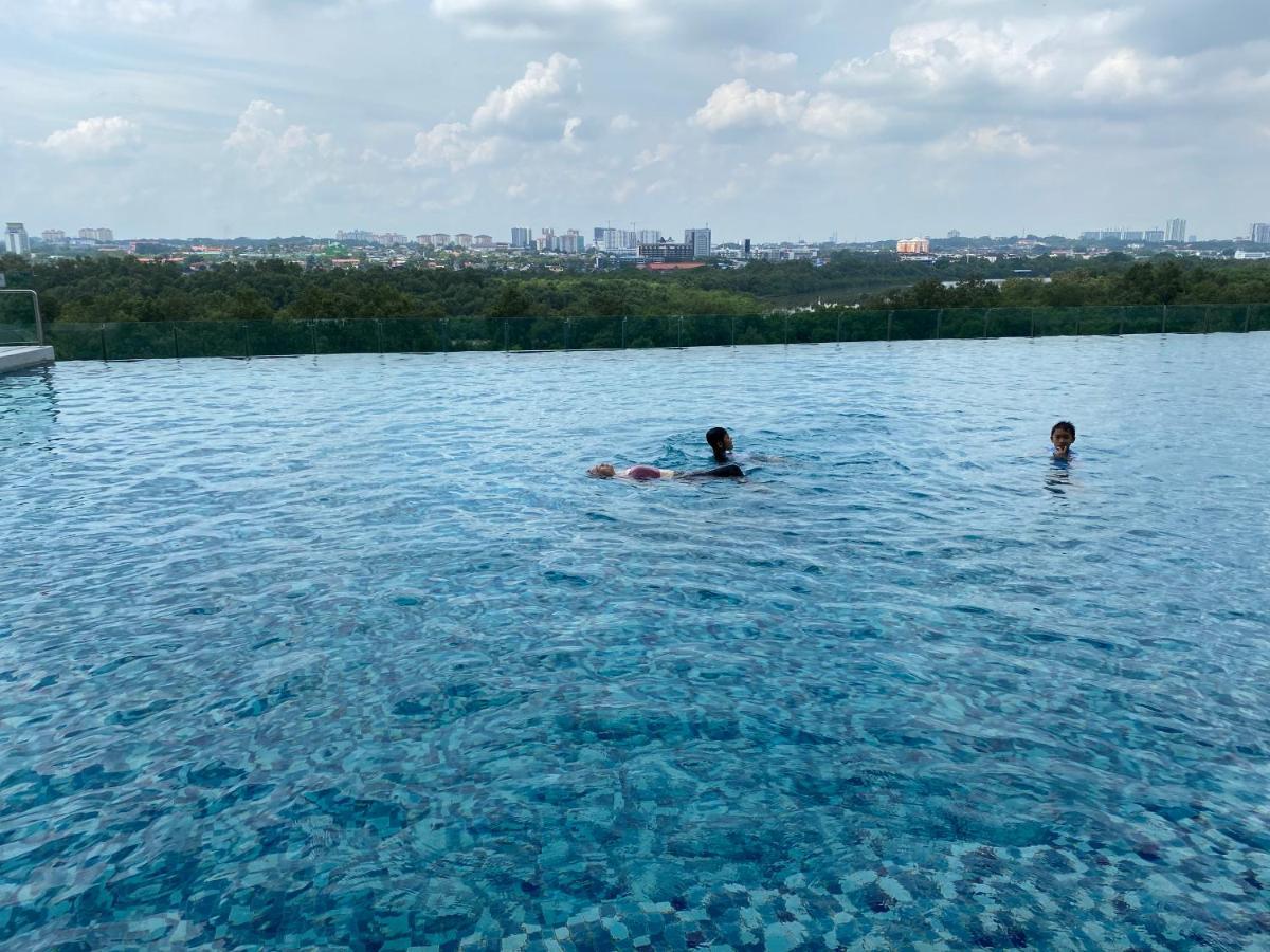 Homenest Jb City Poolview Suite By Cozy Home Johor Bahru Dış mekan fotoğraf
