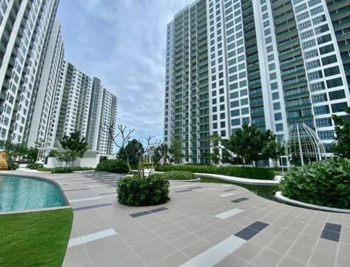 Homenest Jb City Poolview Suite By Cozy Home Johor Bahru Dış mekan fotoğraf