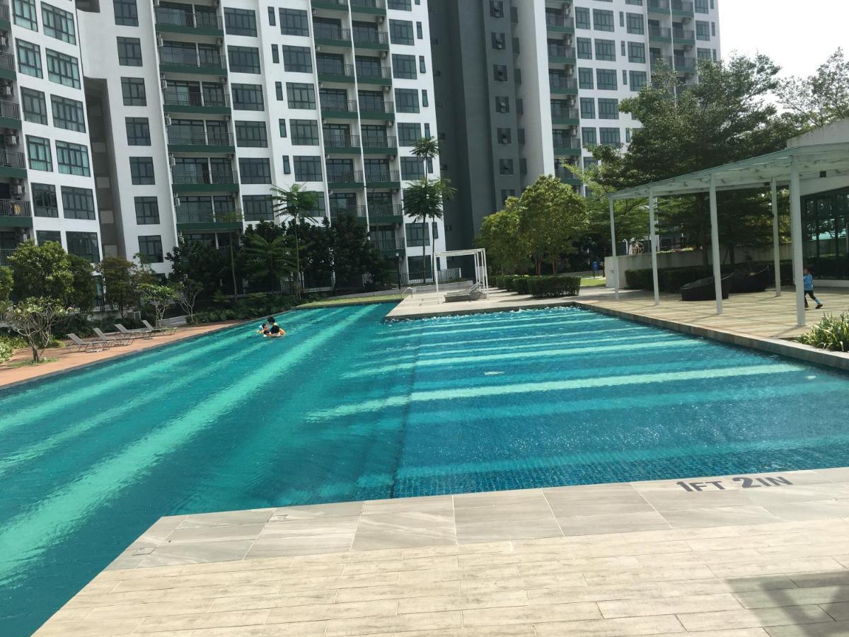 Homenest Jb City Poolview Suite By Cozy Home Johor Bahru Dış mekan fotoğraf