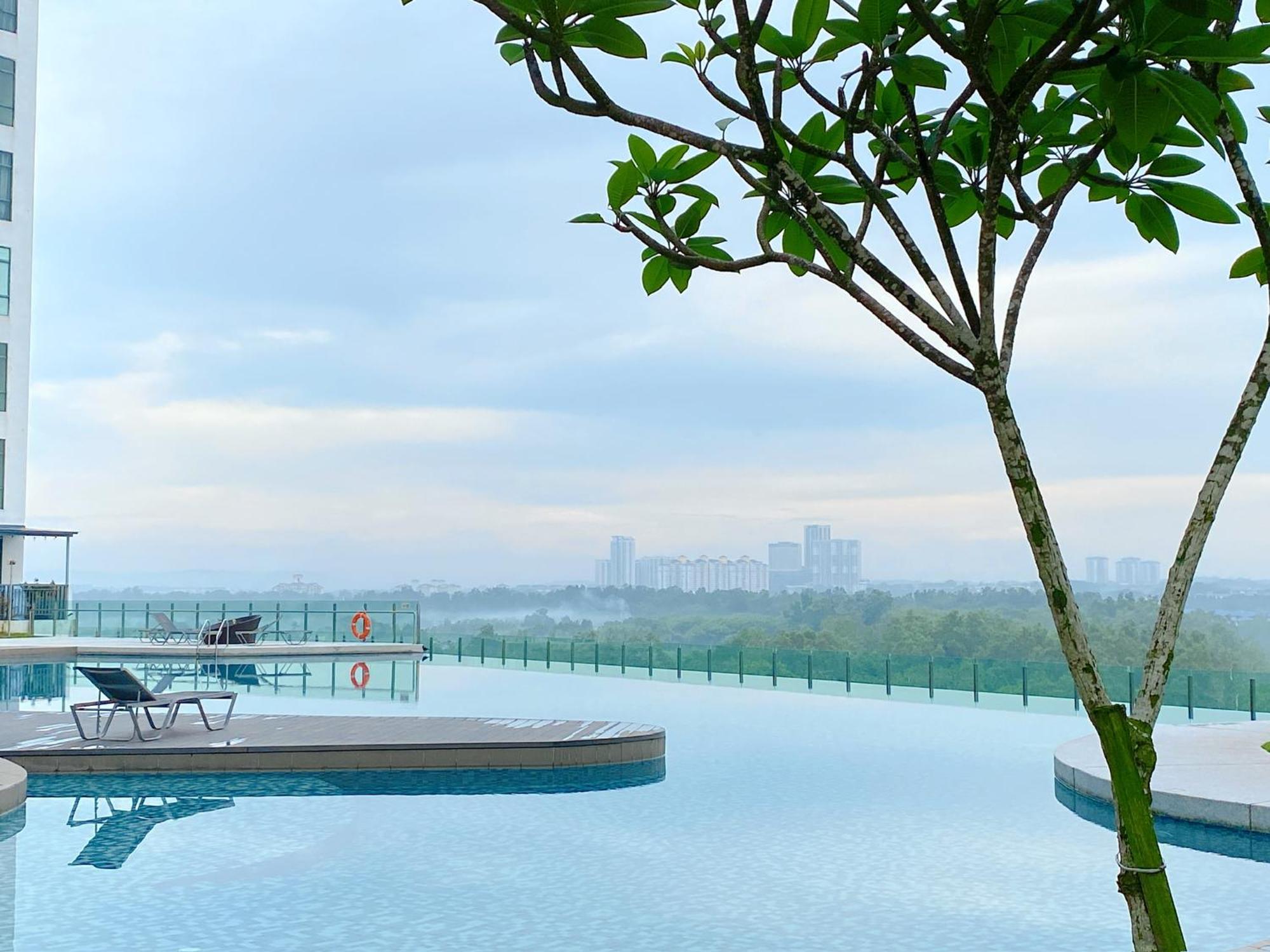 Homenest Jb City Poolview Suite By Cozy Home Johor Bahru Dış mekan fotoğraf