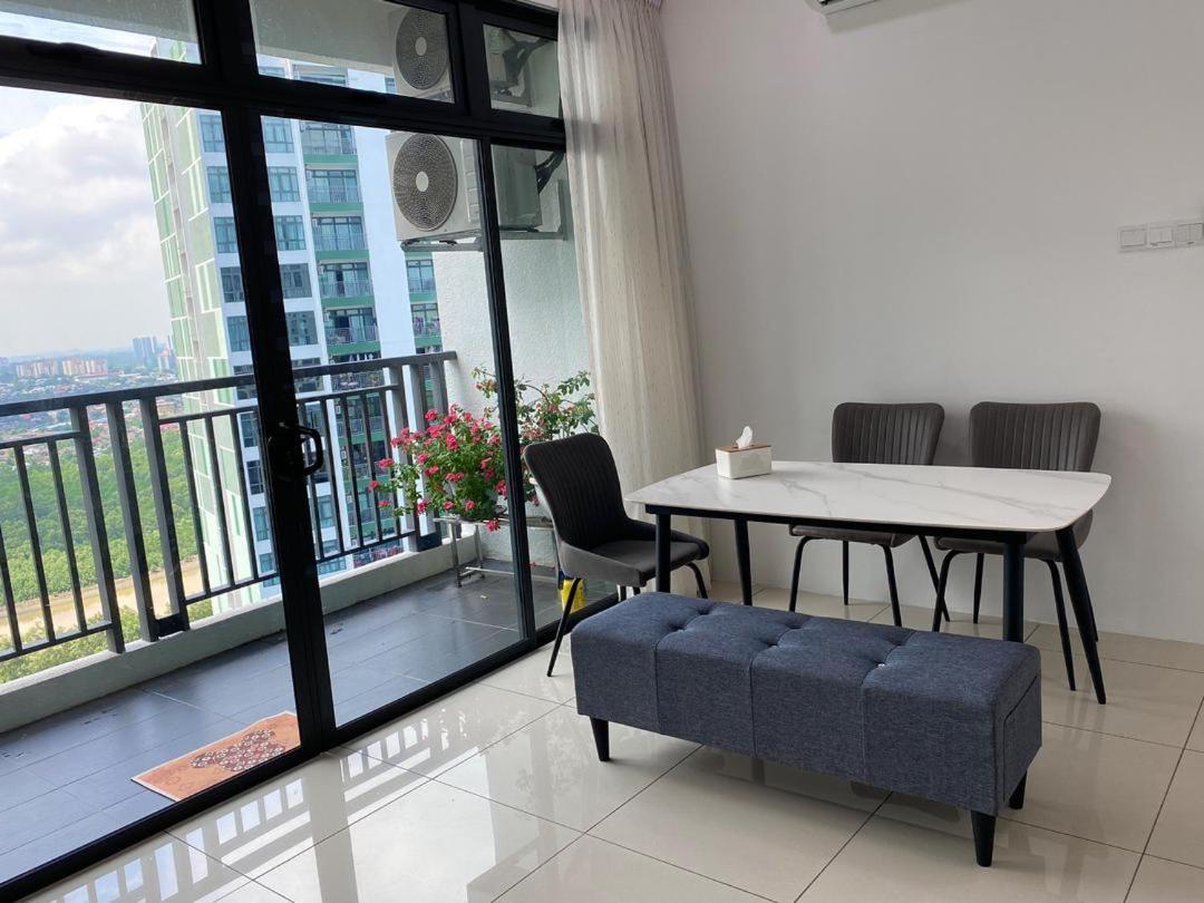 Homenest Jb City Poolview Suite By Cozy Home Johor Bahru Dış mekan fotoğraf